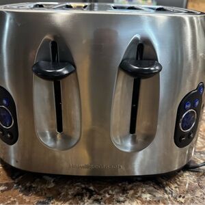 Hamilton Beach Silver and Black 4-Slice Toaster